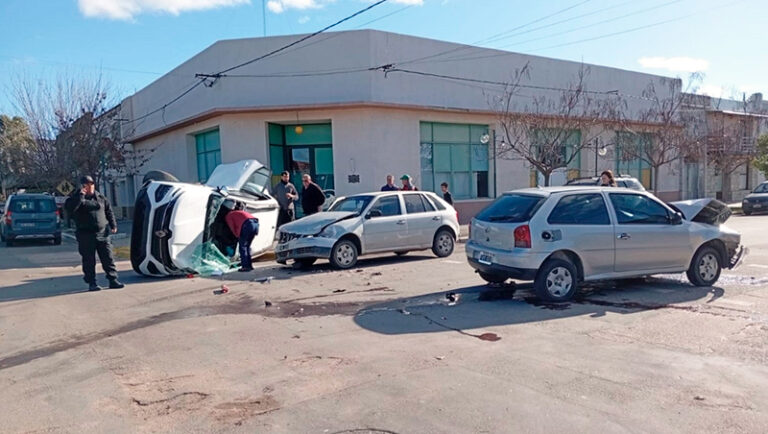 Choque vuelco mujer lesionada quemuquemu 27mayo2025