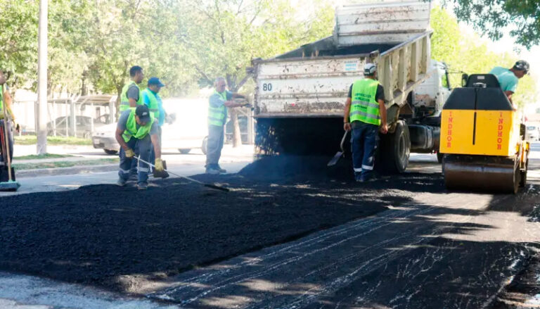 Pavimentacion trabajadores camion santarosa 14mayo2025