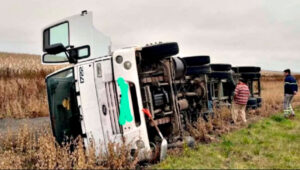 Vuelco camion cereal rutaprovincial1 6mayo2025