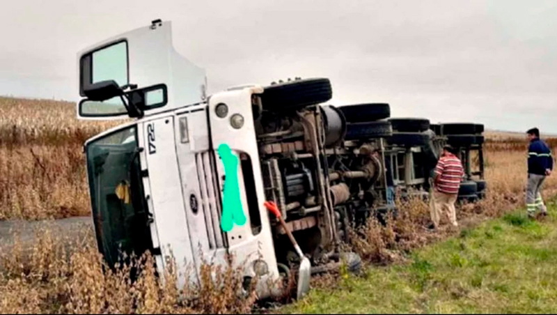 Vuelco camion cereal rutaprovincial1 6mayo2025