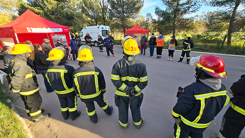 Bomberosvoluntarios capacitacion materialespeligrosos castex charla 1junio2025