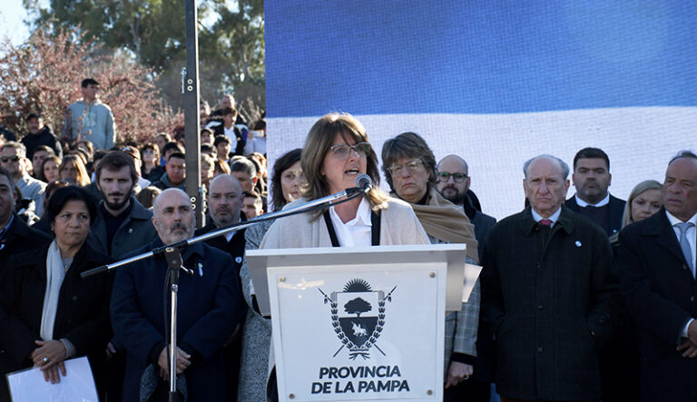 Feuerschvengermarcela discurso diadelabandera 20junio2025