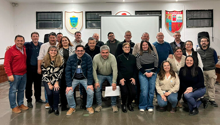 Jxc intendentes funcionarios reunion macachin 19junio2025