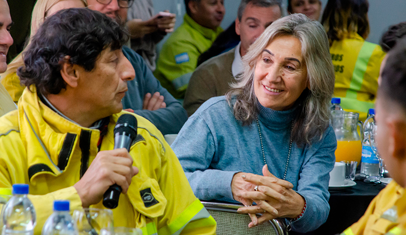 Mayoralalicia reconocimiento bomberosvoluntarios incendios patagonia 2junio2025 2