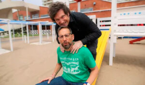 Sucalescadiego mileijavier amigos playa 28junio2025