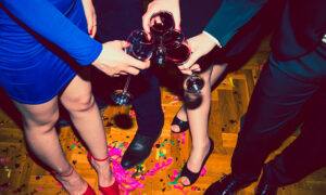 Cumpleanios vino brindis fiesta 16junio2025