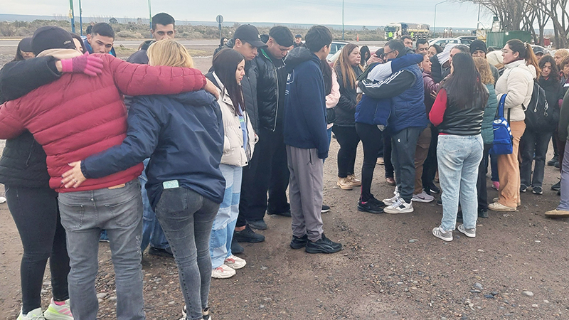 Catriel rutanacional151 abrazo familiares victimas 29julio2025