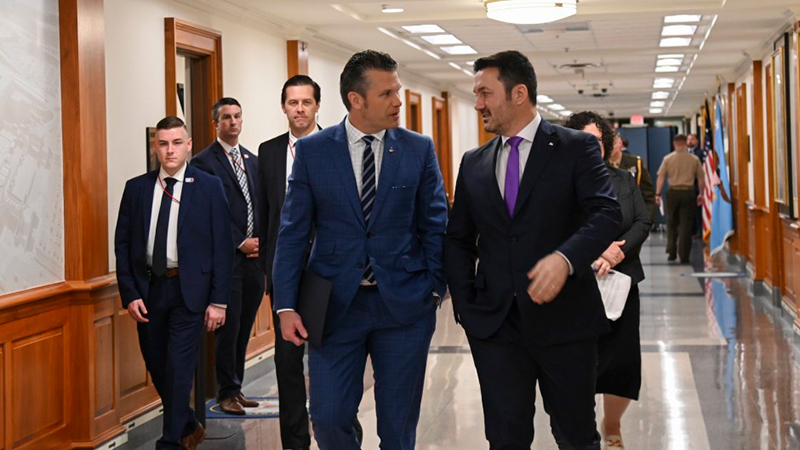 Petriluis hegsethpete tanques compra 5julio2025