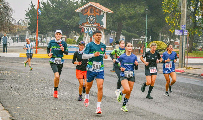 Corrida diadelaindependencia atletas reloj cucu 9julio2025