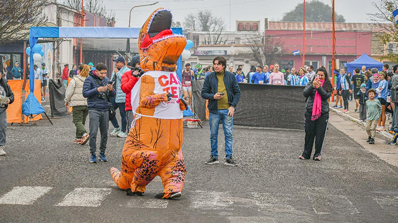 Corrida diadelaindependencia dinosaurio 9julio2025