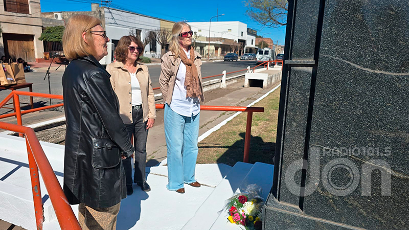 Diadelmaestro monumento docentesjubiladas 11setiembre2025
