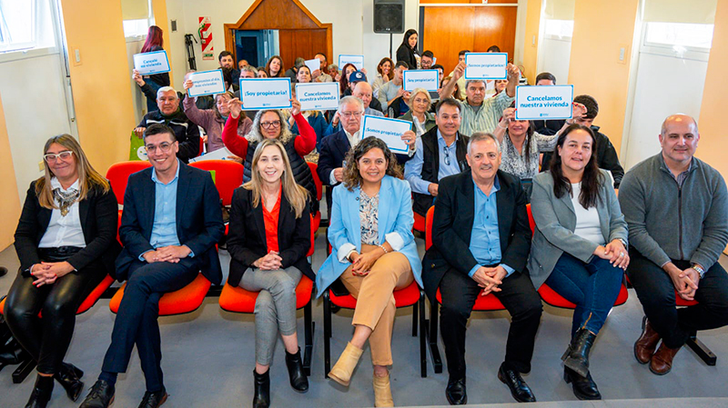 Ipav entrega escrituras beneficiarios santarosa 8setiembre2025