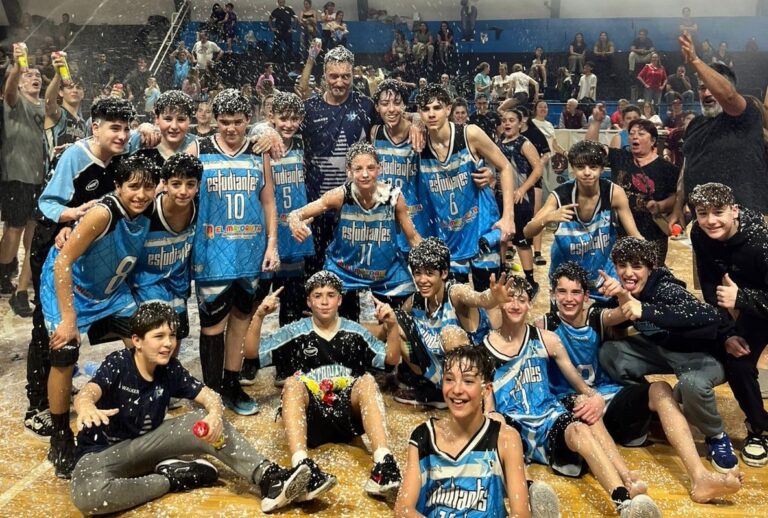 Basquet sub13 clubestudiantes santarosa festejo 2octubre2025