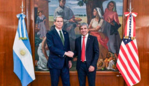 Bessentscott caputoluis saludo banderas 5octubre2025
