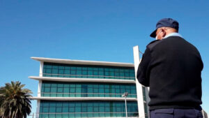 Centro judicial policia persona arrojarse 1octubre2025