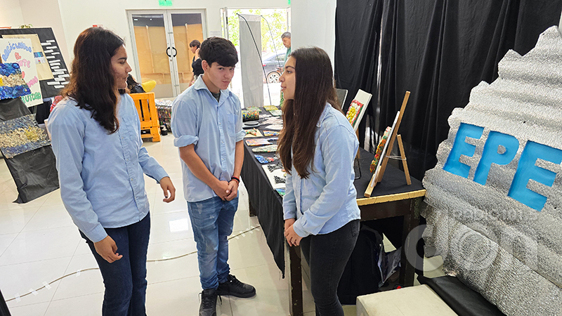 Feriaambiental epet10 stand alumnos 24octubre2025
