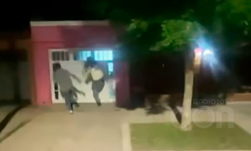Vandalismo menores patadas portones 11octubre2025