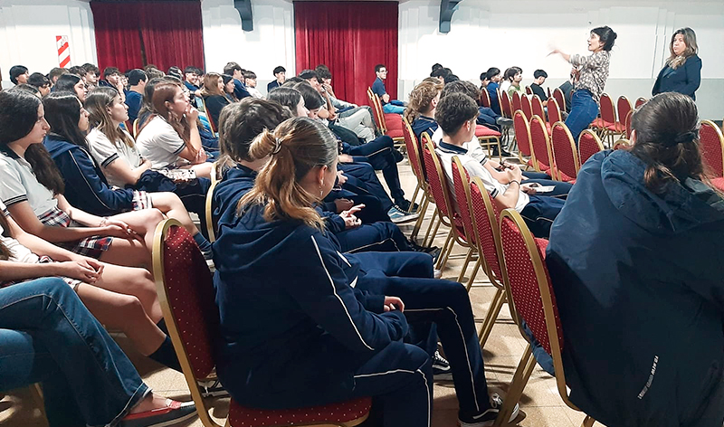 Educacion+justicia charla redessociales macachin 4noviembre2025