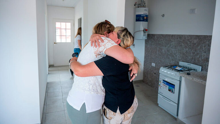 Ipav entrega casas guatrache abrazo 28noviembre2025