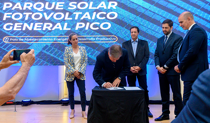 Parquefotovoltaico generalpico firma contrato 25noviembre2025