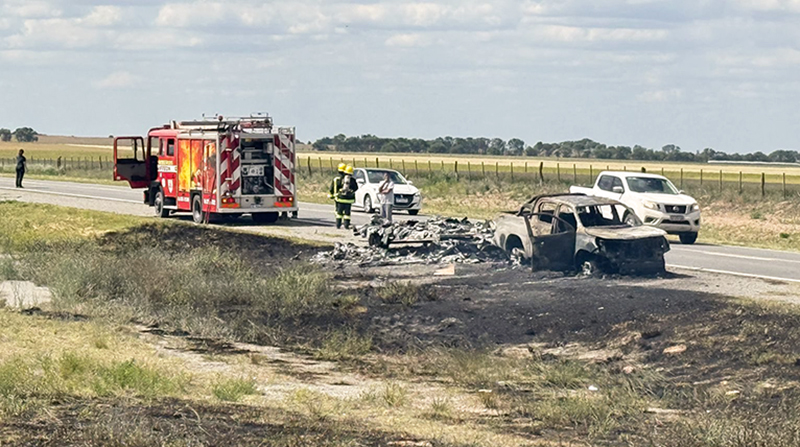Camioneta incendio piletas rutanacional35 10noviembre2025 2