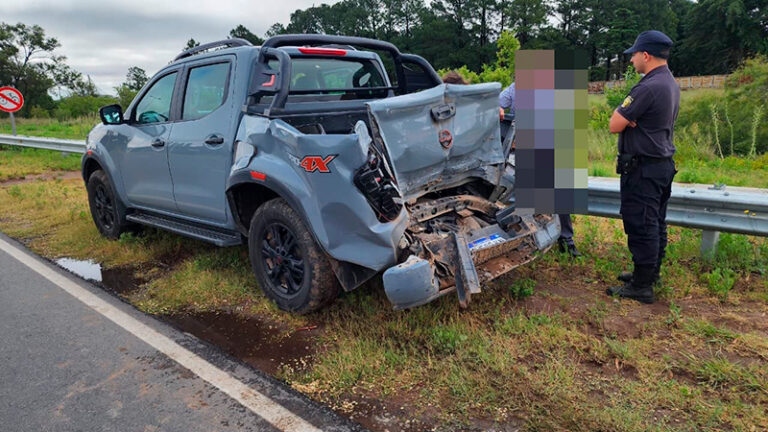 Choque nissan camioneta camion generalpico 30noviembre2025