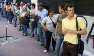 Desocupados fila trabajo 17noviembre2025