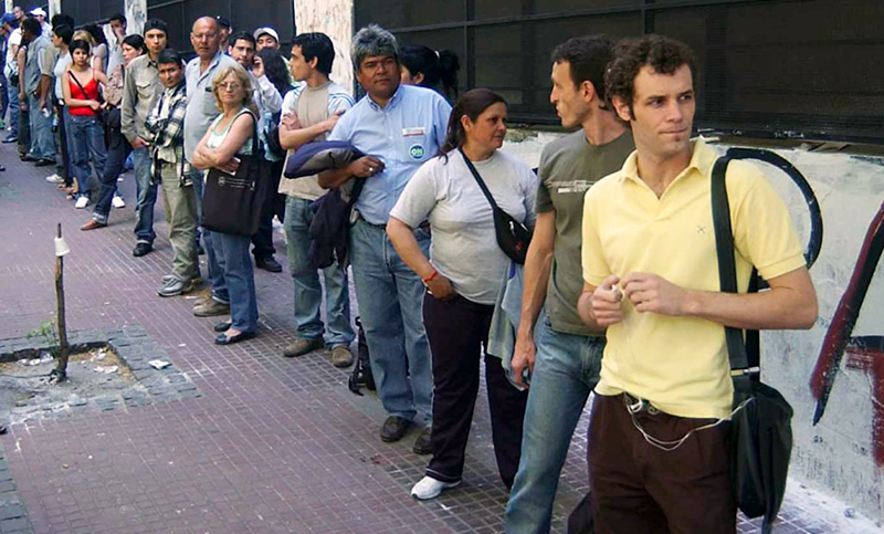 Desocupados fila trabajo 17noviembre2025