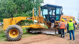 Motoniveladora trabajos capacitacion trabajadores capacitador castex 7noviembre2025