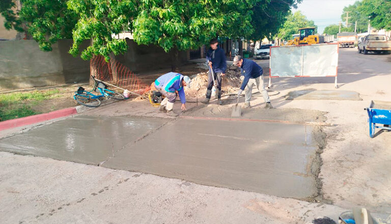 Trabajadores reparacion pavimento cemento castex 5noviembre2025