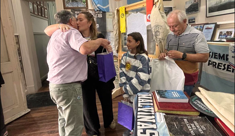 Aguirreanabella donacion traje arasanjuan museo castex 21diciembre2025