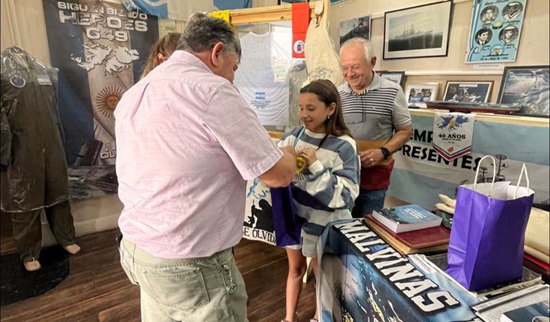 Aguirreanabella donacion traje arasanjuan museo castex 21diciembre2025 1