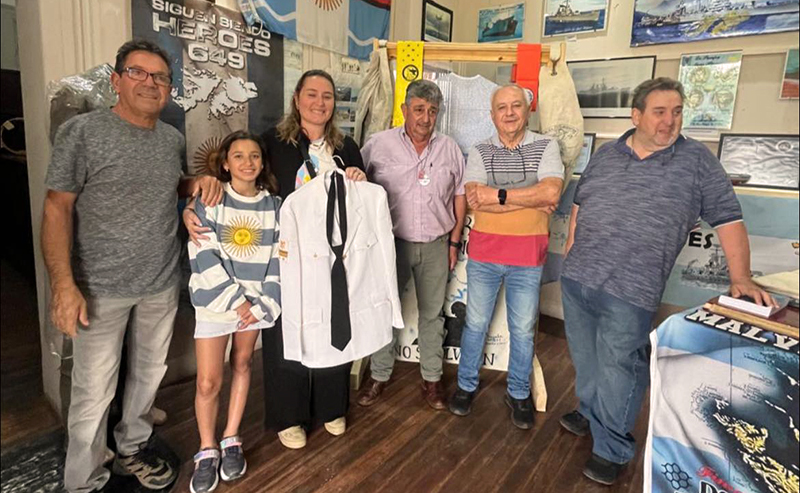 Aguirreanabella donacion traje arasanjuan museo castex excombatientes 21diciembre2025