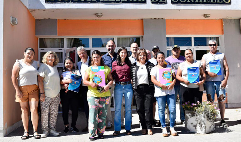 Alvarezdiego entrega creditos emprendedores conhello 14diciembre2025