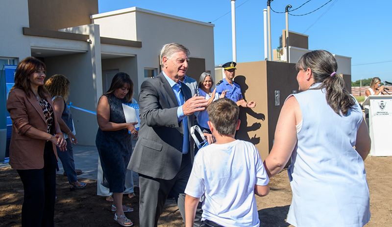 ZiliottoSergio entrega viviendas Winifreda 29diciembre2025