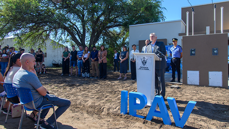 ZiliottoSergio entrega viviendas Winifreda discurso 29diciembre2025