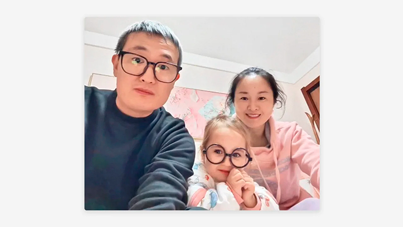 Chinos matrimonio hija rubia ojoscelestes 8diciembre2025