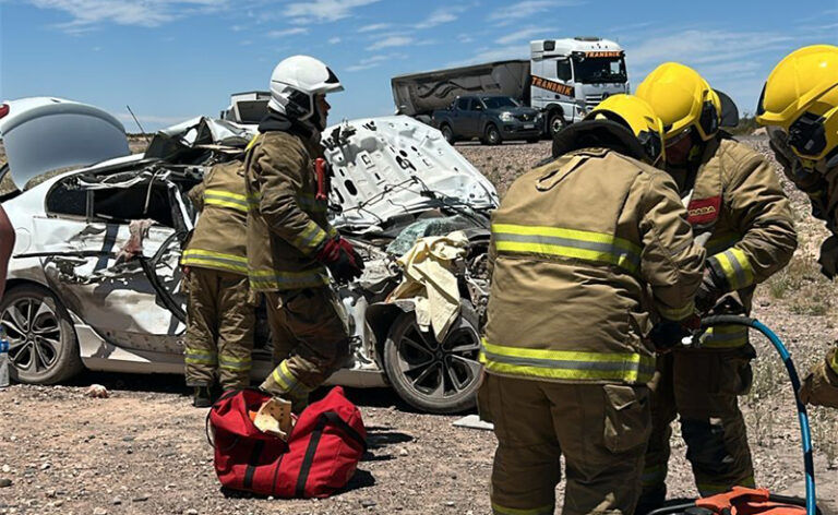 Choque camion auto rutaprovincial20 bomberos 19diciembre2025