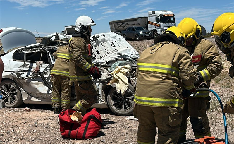 Choque camion auto rutaprovincial20 bomberos 19diciembre2025