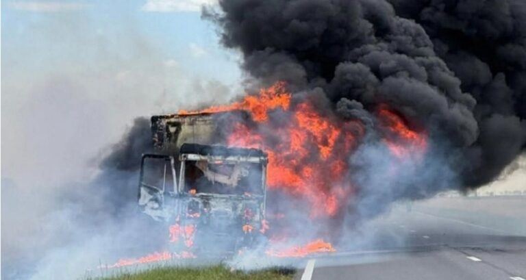 Incendio, camion mercado libre