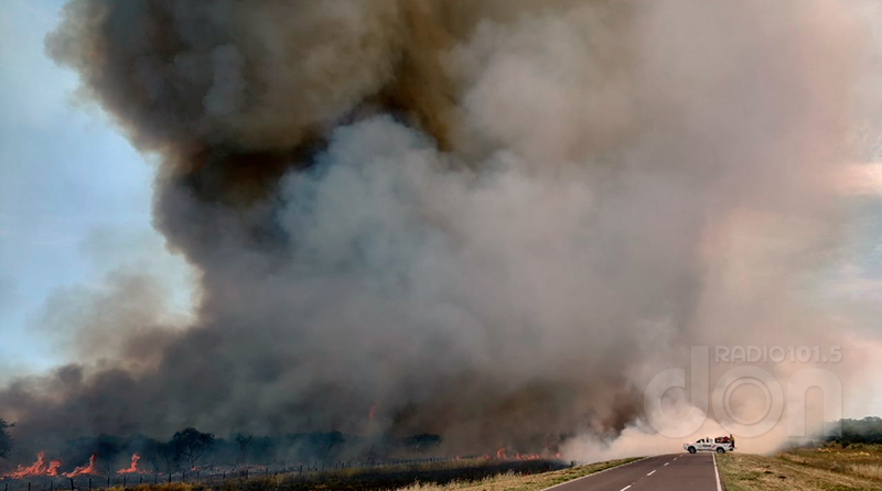 Incendio camioneta bomberosvoluntarios Rucanelo 28diciembre2025