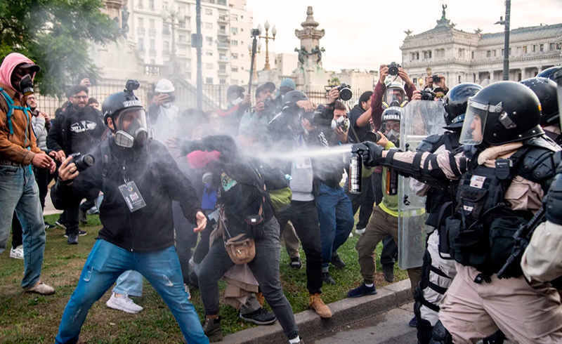 Jubilados represion foto premiada 18diciembre2025