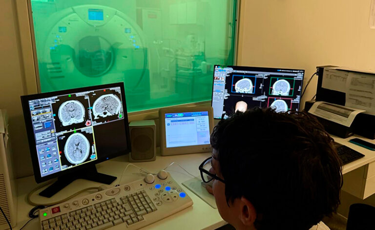 Tomografo tomografia medico hospital renefavaloro 20diciembre2025