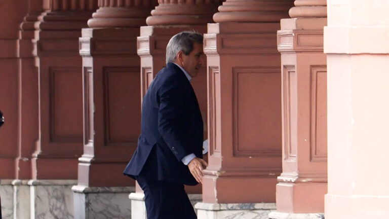 CaputoLuis ministro Economia ingreso CasaRosada 22enero2026