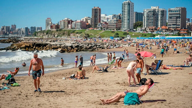 MardelPlata playa turistas 15enero2026