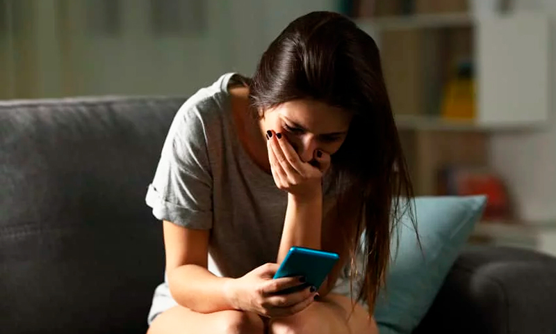 Acosodigital mujeres smartphone 6enero2026