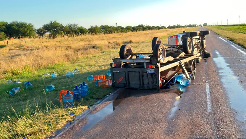 Vuelco camioneta rutaprovincial102 23enero2026