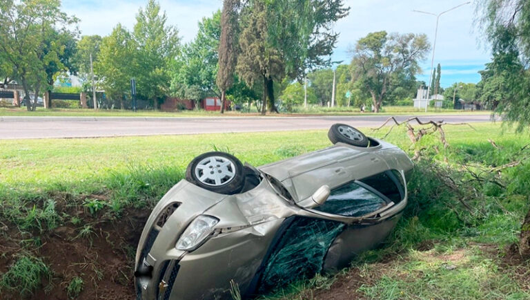 ChevroletCorsa canal desague Toay alcoholizada 15febrero2026