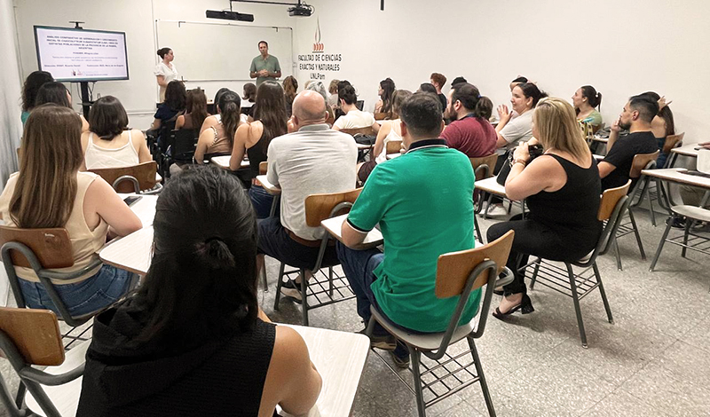 UNLPam Facultad CienciasExactasyNaturales clase estudiantes capacitacion 27febrero2026