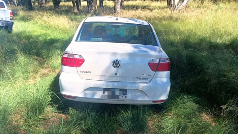 VW Voyage conductor alcoholizado auto banquina rutanacional5 Anguil 28febrero2026